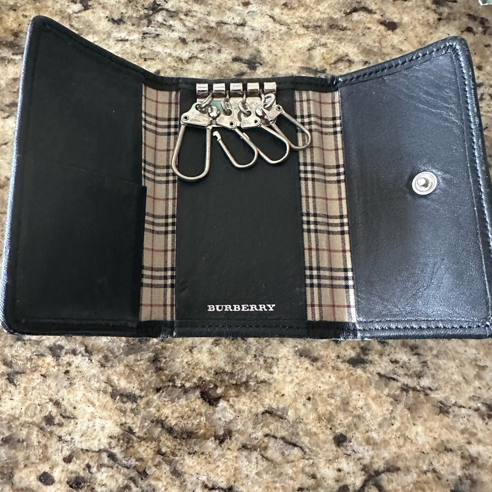 Burberry Black Key Card Holder with Textured Design - Picture 3 of 7